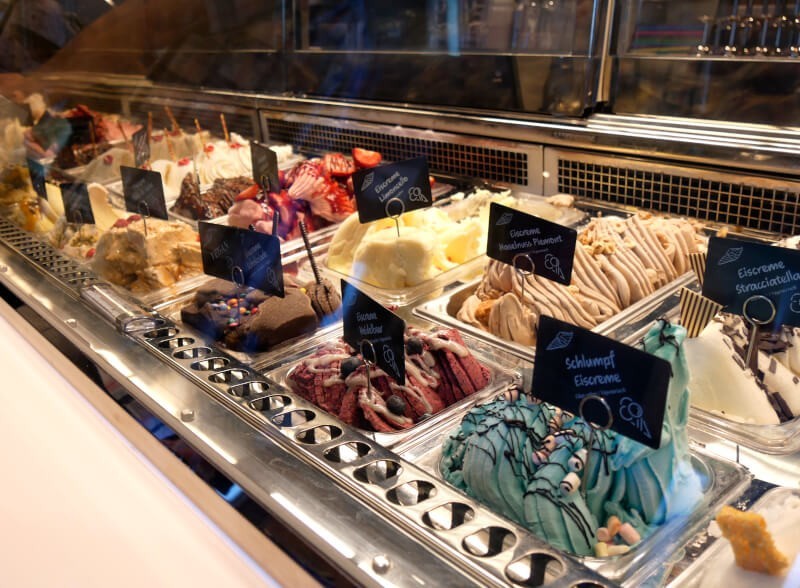 Eistheke in Eisbar auf AIDAnova.